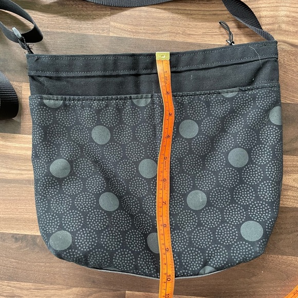 Travel Crossbody tote - Picture 7 of 8